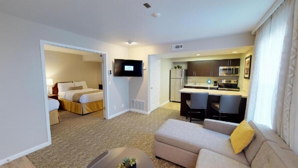 Chase Suites Hotel In Newark image 25