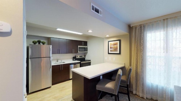 Chase Suites Hotel In Newark image 27