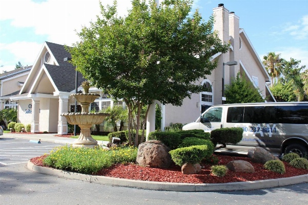 Chase Suites Hotel In Newark image 6